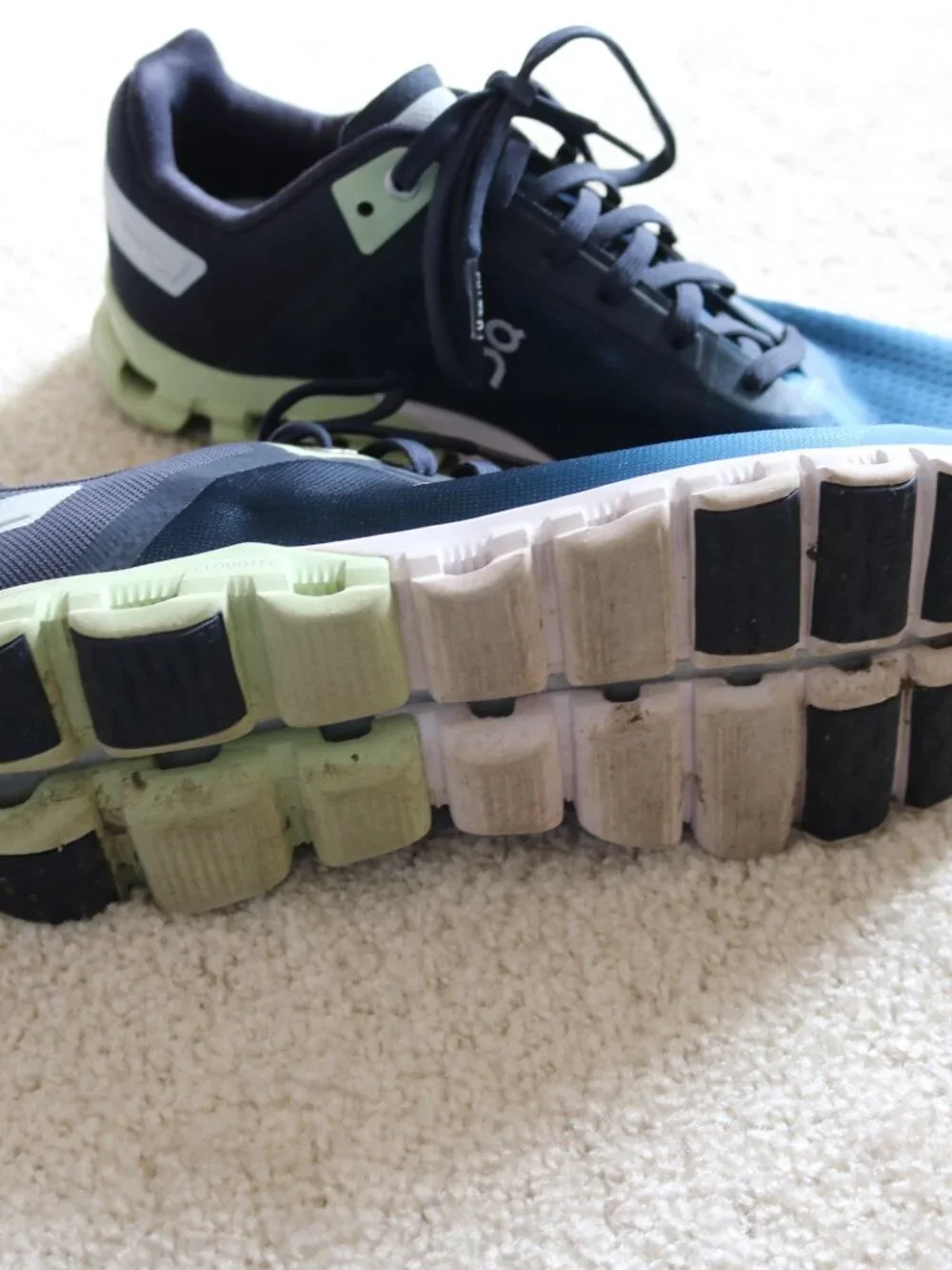 On Cloud Men’s Teal and Navy Running Shoes - Picture 2 of 4